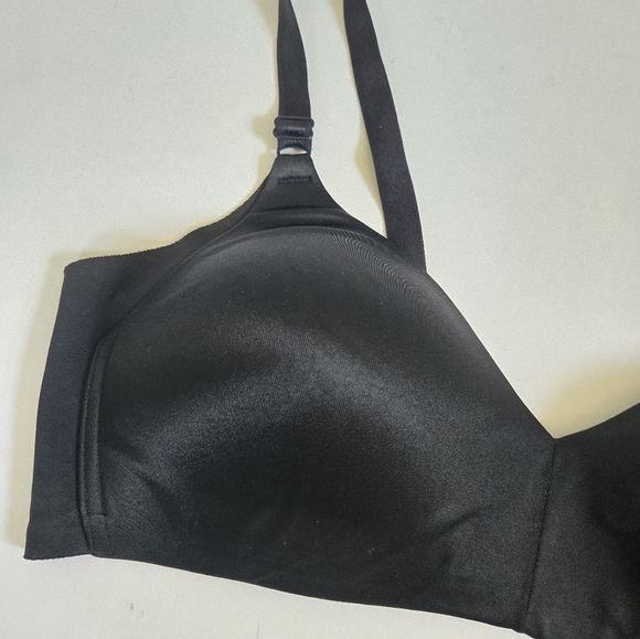 Warners No Side Effects Black Wireless Satin bra Back Smoothing 01056 sz 38C - Picture 2 of 6
